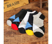 今夏必buy！潮流襪子新風尚，穿出你的個性態度